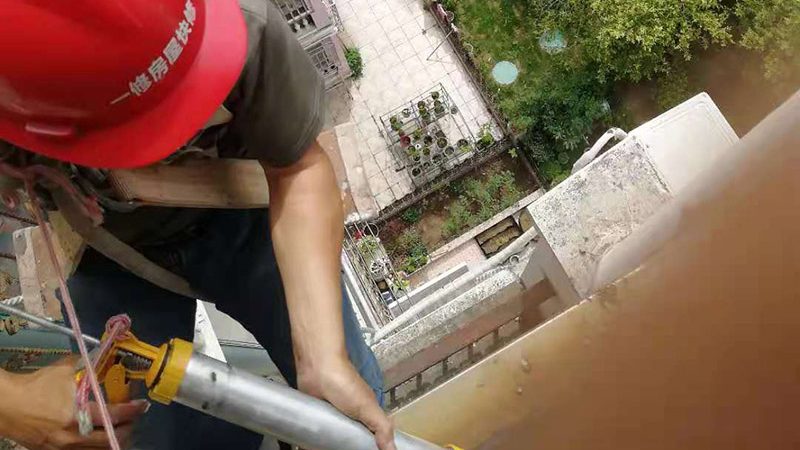 屋面岩棉板定制加工：如何确保施工质量与性能**